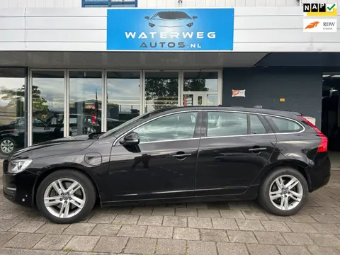 Volvo V60 2.4 D6 AWD Plug-In Hybrid Momentum (RA portier schade)