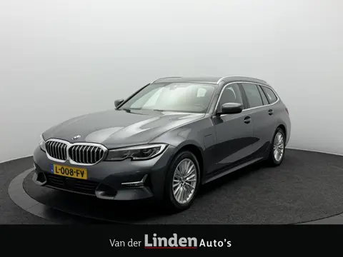 BMW 3 Serie Touring 330e Luxury Line | Laserlicht | Leren Sportstoelen | Carplay&Android | DAB | Sfe