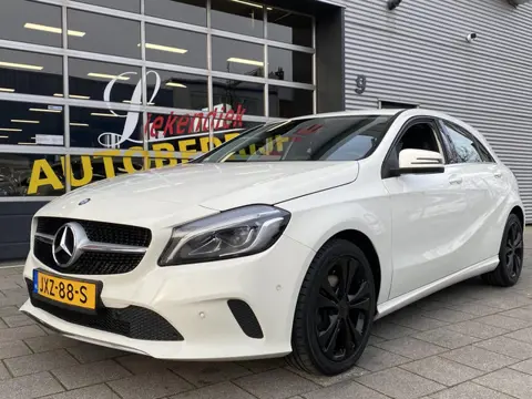 Mercedes-Benz A-klasse 180 BlueEFFICIENCY URBAN - Navigatie I Airco I PDC I LED I Sport interieur I 