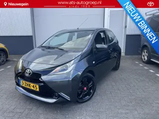Toyota Aygo 1.0 VVT-i x-play  | Lm velgen met All Season Banden | Navigatie |