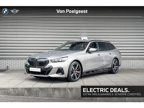 BMW i5 Touring eDrive40 M Sportpakket Pro / Innovation Pack / Travel Pack / Driving Assistant Profes