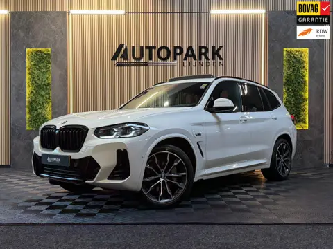 BMW X3 XDrive30e High Executive M-SPORT|PANO|HuD|LASER|CARPLAY|TREKHAAK|SFEERVERLICHTING|STUURVERWAR