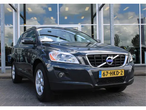 Volvo XC60 3.0 T6 286PK Automaat AWD Momentum | 6 Cilinder | Trekhaak | Leder | Parkeersensoren acht