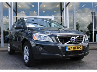 Volvo XC60 3.0 T6 286PK Automaat AWD Momentum | 6 Cilinder | Trekhaak | Leder | Parkeersensoren acht