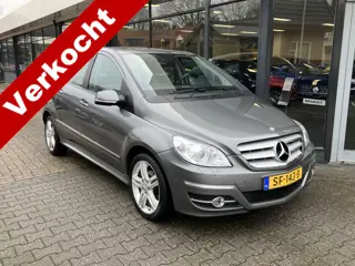 Mercedes-Benz B-Klasse 180 Automaat Business Class * LEER ALCANTARA / PARKEERSENSOREN *