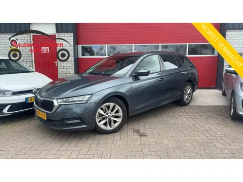 Skoda Octavia Combi 1.0 e-TSI Business Edition AUTOMAAT / STUURVERW / FULL LED / CARPLAY / CLIMA / P