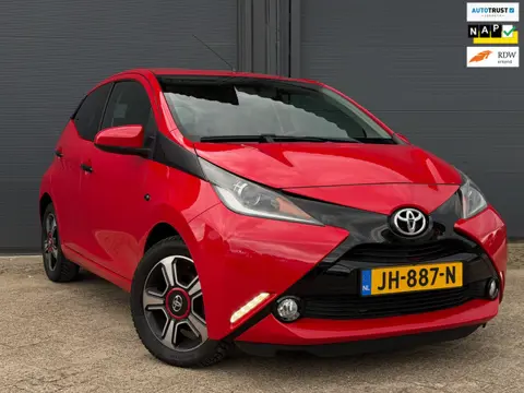 Toyota Aygo 1.0 VVT-i x-play | Airco | A-Camera | Sport |
