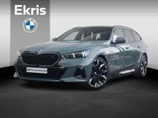 BMW i5 Touring eDrive40 84 kWh M Sportpakket Pro/ Verwarmd Stuurwiel/ Trekhaak/ Comfort Access/ 21"L