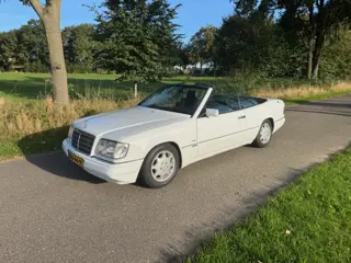 Mercedes-Benz (W124) Cabriolet 300 CE-24
