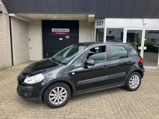 Suzuki SX4 1.6 Comfort / DEALER SERVICED / HOGE INSTAP / AIRCO / APK 2027 / CAMERA / ALU VELGEN