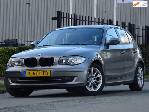 BMW 1-serie 116i 5DRS STOELVERWARMING/CLIMA/PDC/APK 04-2027