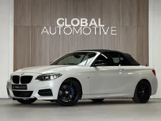 BMW 2-serie Cabrio M235i - AUTOMAAT - PARELMOER WIT - LEER - NAVIGATIE - HARMAN KARDON - M PERFORMAN