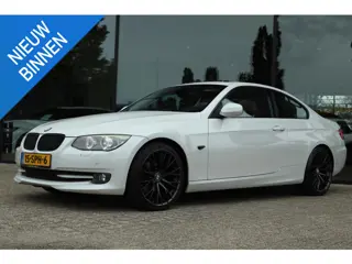 BMW 3-SERIE COUPÉ 320I BUSINESS LINE M-SPORT | SCHUIFDAK | XENON | HARMAN/KARDON | KEY-LESS | LEDER 