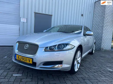 Jaguar XF Sportbrake 2.2D S Premium Business Edition MOTOR SCHADE!!