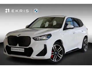 BMW iX1 eDrive20 | M Sportpakket Pro | Achteruitrijcamera | Adaptief Onderstel