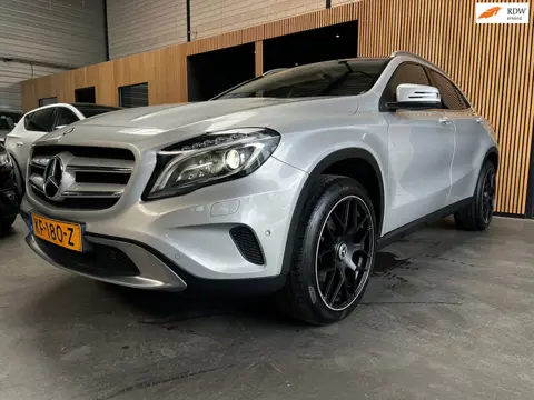 Mercedes-Benz GLA-klasse 250 Prestige Pano|Camera|Trekhaak|stoelverw|Carplay|Cruise|