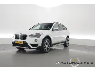BMW X1 sDrive20i Orange Edition III | Rijklaar! | Orig. NL | HUD | Leder | Camera+PDC | Dig. Cockpit