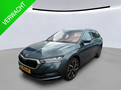 Skoda Octavia Combi 1.4 TSI iV PHEV Business Edition NL-AUTO | SFEER VERLICHTING | TREKHAAK