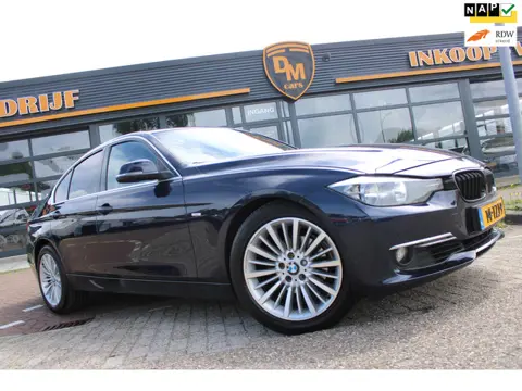 BMW 3-serie 320i High Executive | Automaat | Carplay | Navi | Camera |