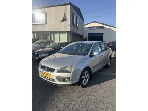 Ford Focus 1.6-16V First Edition 4 Deurs sedan. Airco,navigatie Enz. Voor de kilometerstand een nett