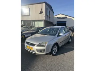 Ford Focus 1.6-16V First Edition 4 Deurs sedan. Airco,navigatie Enz. Voor de kilometerstand een nett