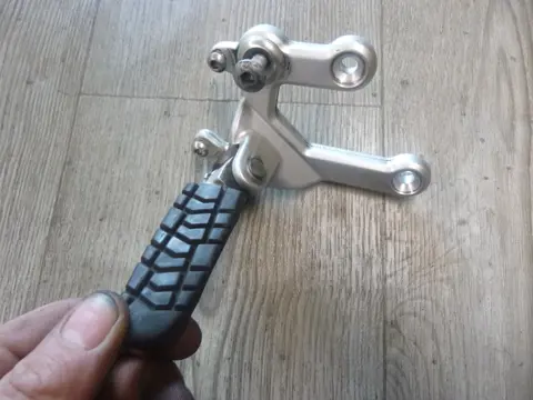 RECHTER SCHETSPLAAT KTM 990 Superduke 2003 - 2006