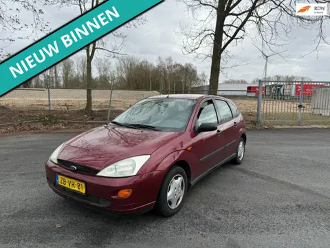 Ford Focus 1.4-16V Trend ZO INGERUILD DUS ZO WEG PRIJSJE