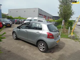 Toyota Yaris 1.3 VVTi Sol MET AIRCO