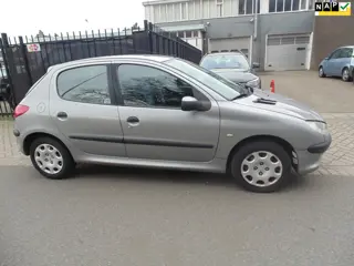 Peugeot 206 1.4 XT automaat 5 deurs kopling niet 100%