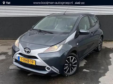 Toyota Aygo 1.0 VVT-i x-play Nederlandse auto, achteruitrijcamera, airconditioning, navigatie, Nieuw