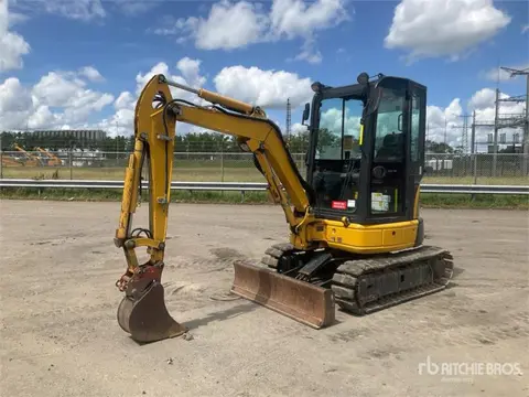 Komatsu PC26MR-3 (bj 2021)