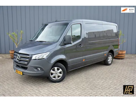 Mercedes-Benz Sprinter 317 1.9 CDI L2 Aut. * LED * MBux * Camera * Stoelverwarming * Trekhaak * Nett