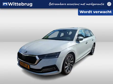 Škoda Octavia Combi 1.4 TSI 204pk DSG iV PHEV Business Edition Plus / Panorama dak / Achteruitrij ca