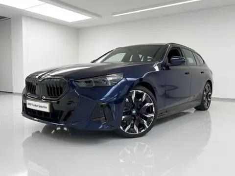 BMW 5 Serie Touring 530e M-Sport Pro | 21" | Pano | Harman Kardon | Trekhaak | Driving Assistant Plu