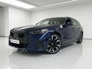 BMW 5 Serie Touring 530e M-Sport Pro | 21" | Pano | Harman Kardon | Trekhaak | Driving Assistant Plu
