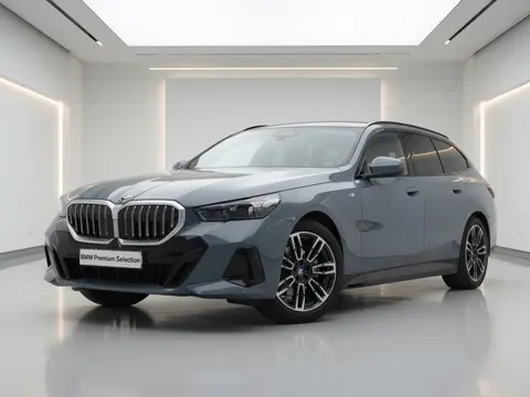 BMW 5 Serie Touring 520i M-Sport | 19" | Panorama | Driving Assistant Plus | Harman Kardon | Trekhaa