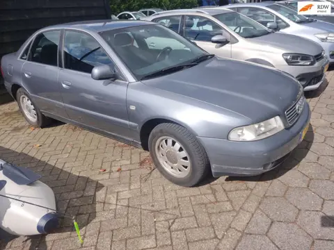 Audi A4 Limousine 1.8 5V automaat Advance 111dkm! waterpomp defect!