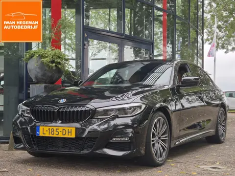 BMW 3-serie 318i High Executive | M Sport Pack | PDC+Camera | Climate | Panoramadak | Leder |