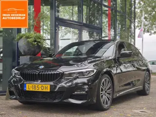 BMW 3-serie 318i High Executive | M Sport Pack | PDC+Camera | Climate | Panoramadak | Leder |