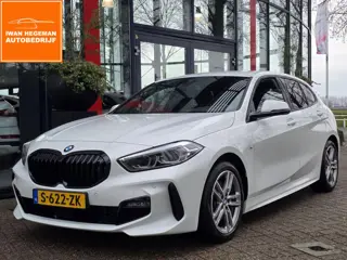 BMW 1-serie 118i M-SPORT | Navigatie | Stoelen + Stuur verwarmbaar | Cruise Control | Electr. achter