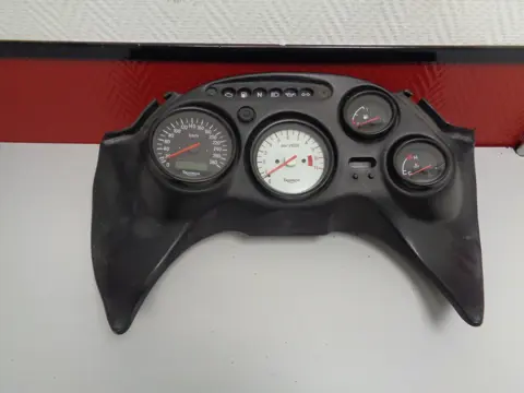 TELLERSET Triumph Sprint ST 955 1999 - 2005