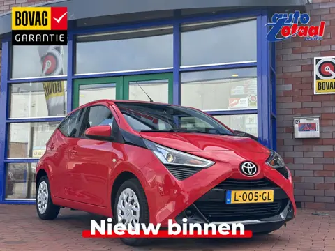 Toyota Aygo 1.0 VVT-i x-play | Airco | Parkeer camera |