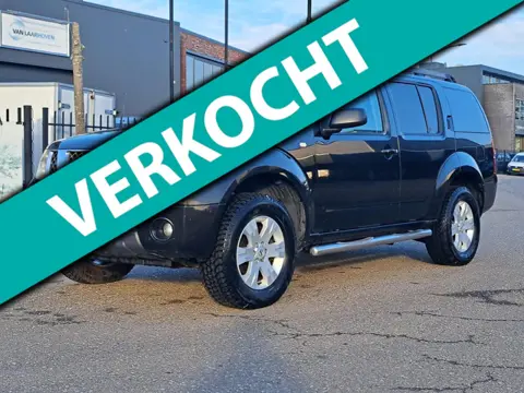 Nissan Pathfinder 2.5 SE Comfort Export