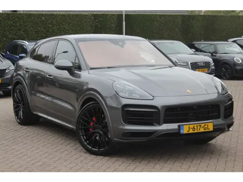 Porsche Cayenne Coupé 3.0 E-Hybrid / Trekhaak / Panoramadak / 360Camera / Softclose / Sportuitlaat /
