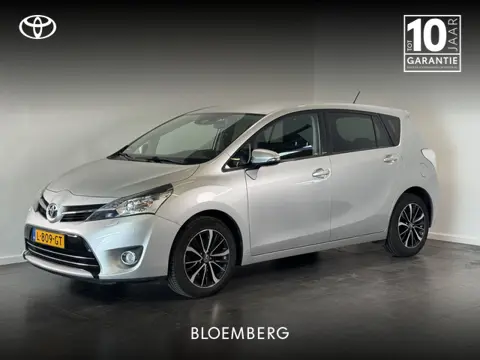 Toyota Verso 1.8 VVT-i Dynamic | Trekhaak | Fabrieksnavigatie | Zeer lage KM-stand |