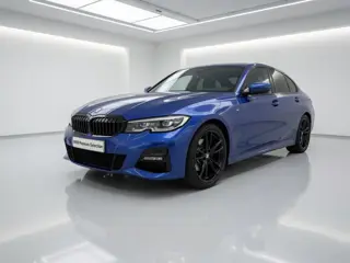 BMW 3-serie 320i M-Sport | 19" | Elektrisch verstelbare voorstoelen | Extra getint glas achter | Voo