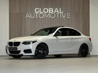 BMW 2-serie Coupé M240i xDrive Executive - SCHUIFDAK - M PERFORMANCE UITLAAT - HARMAN KARDON