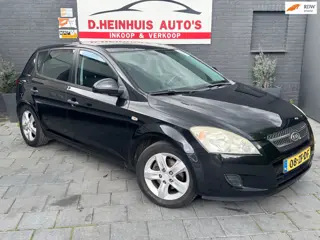 Kia Cee'd 1.6 X-tra *APK NIEUW*