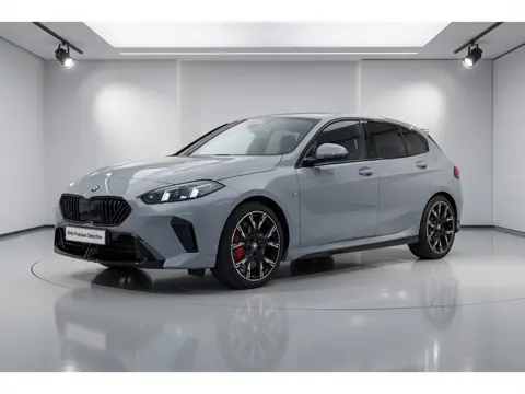 BMW 1-serie 120 M-Sport Pro | 19" | Camera | Stoelverwarming | Privacy Glass