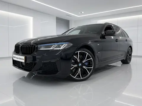 BMW 5 Serie Touring 540i xDrive M-Sport | Panorama | CoPilot | Trekhaak | Lederen Dash | 20" | Indiv
